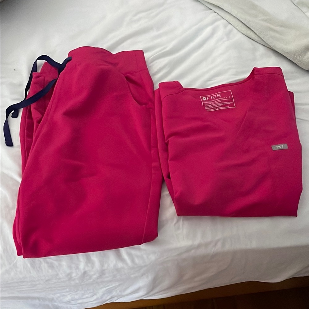 Figs Vivid Pink Scrub Set